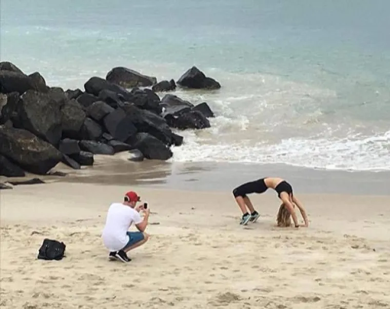 NEOPJEVANI JUNACI INSTAGRAMA: Iza svake zgodne djevojke stoji strpljivi dečko s fotićem