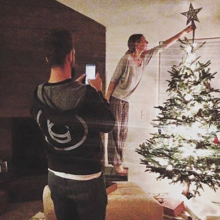 NEOPJEVANI JUNACI INSTAGRAMA: Iza svake zgodne djevojke stoji strpljivi dečko s fotićem