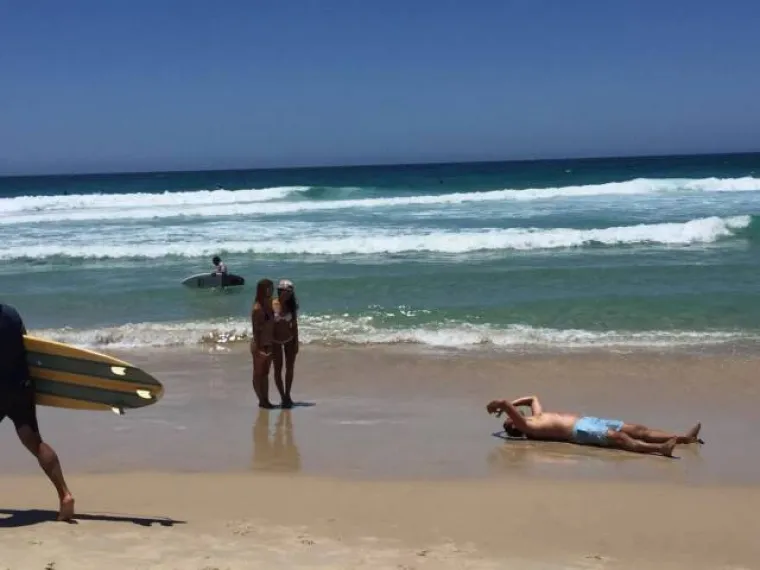 NEOPJEVANI JUNACI INSTAGRAMA: Iza svake zgodne djevojke stoji strpljivi dečko s fotićem