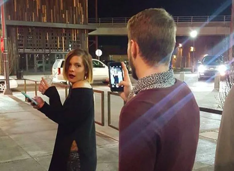 NEOPJEVANI JUNACI INSTAGRAMA: Iza svake zgodne djevojke stoji strpljivi dečko s fotićem