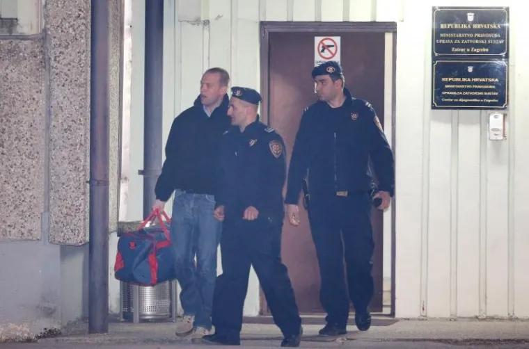 SDP-ov saborski zastupnik i biv&scaron;i predstojnik Ureda predsjednika Vlade, Tomislav Saucha, iza&scaron;ao je oko 18,30 sati iz istražnog zatvora u Remetincu gdje je bio od pro&scaron;log petka.