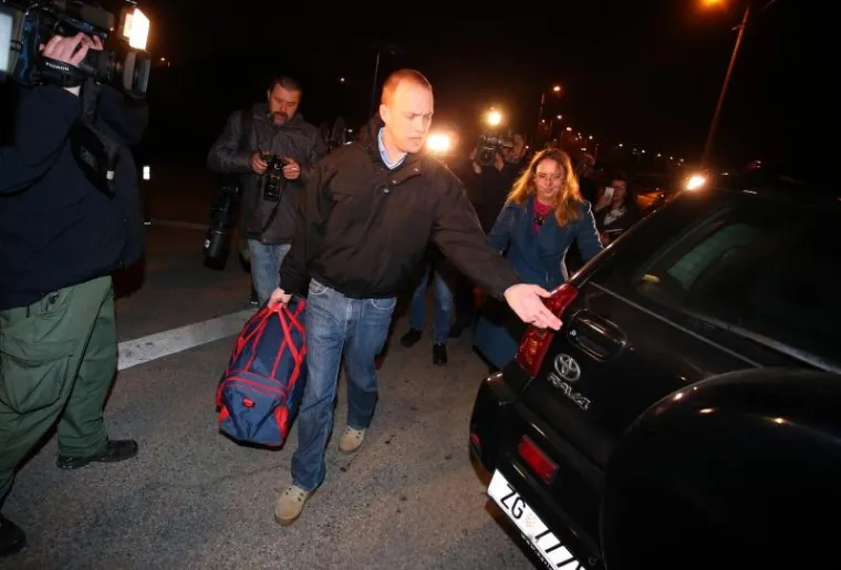 SAUCHA IZA&Scaron;AO IZ PRITVORA: Ispred zatvora ga je dočekala supruga Ivana