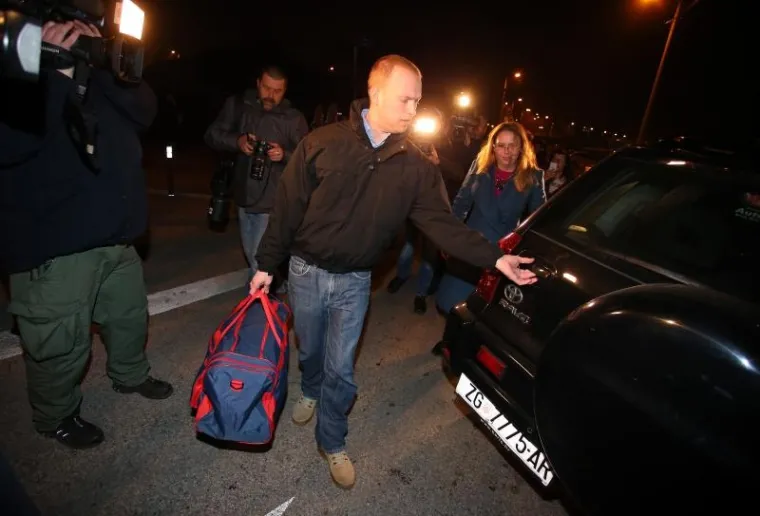 SAUCHA IZA&Scaron;AO IZ PRITVORA: Ispred zatvora ga je dočekala supruga Ivana