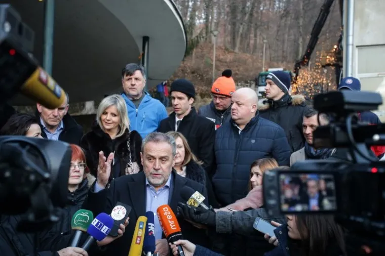 POČELO RUŠENJE POSTOJEĆE ŽIČARE SLJEME: Gradonačelnik Bandić najavio gradnju nove