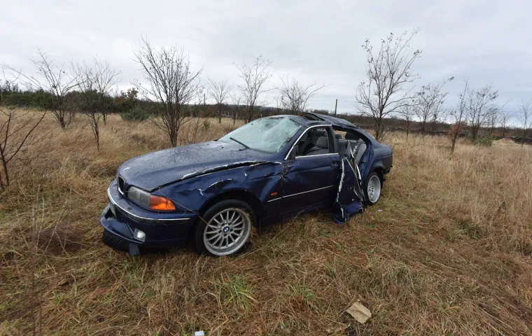 BMW-om sletjeli s ceste kod Drni&scaron;a, preminuo 19-godi&scaron;nji mladić