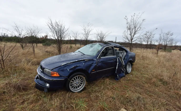 BMW-om sletjeli s ceste kod Drni&scaron;a, preminuo 19-godi&scaron;nji mladić