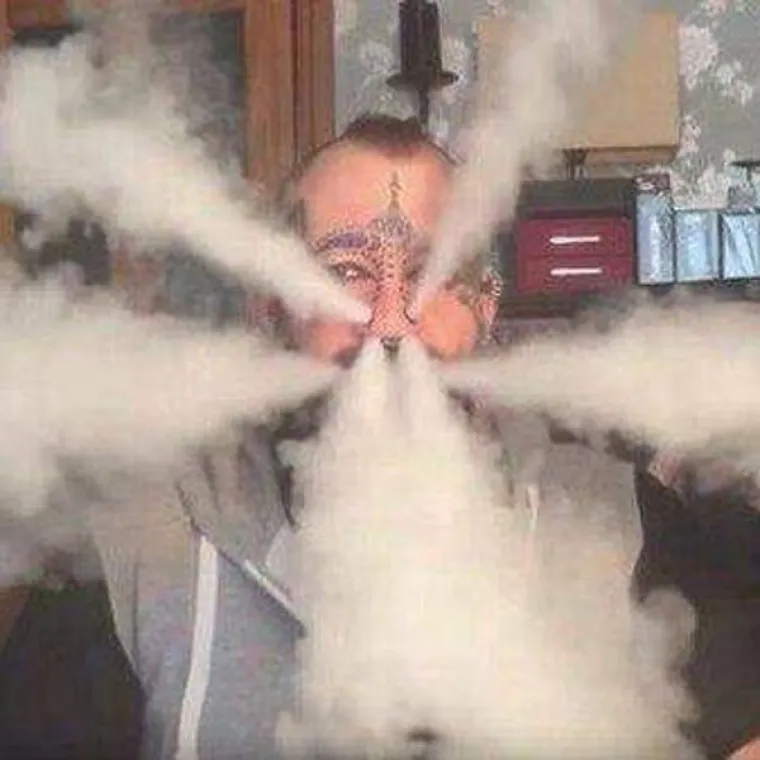 KAKVE TO FOTKE OBJAVLJUJU NA FACEBOOKU?! Nemaju srama i vole biti u sredi&scaron;tu pažnje