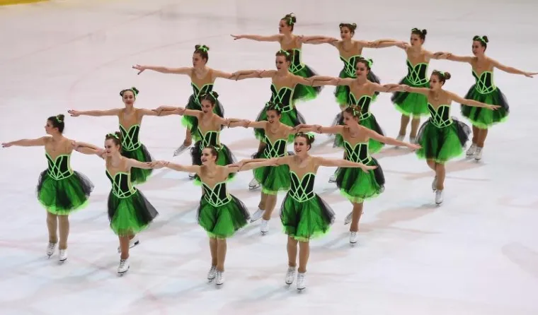 U Ledenoj dvorani zagrebačkog Doma sportova počelo je veliko dvodnevno međunarodno natjecanje u sinkroniziranom klizanju, 14. Trofej Zagrebačkih pahuljica