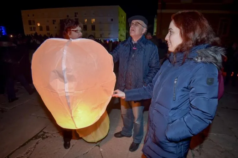 Tisuće lampiona poletjele u akciji Zaželi ljubav