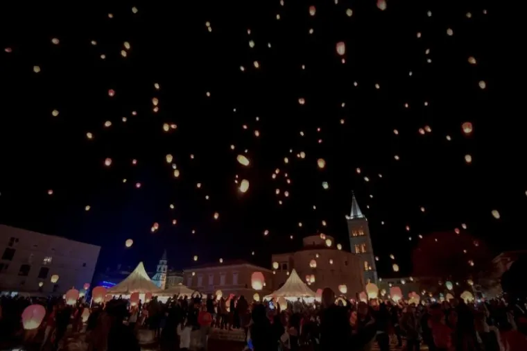 Tisuće lampiona poletjele u akciji Zaželi ljubav