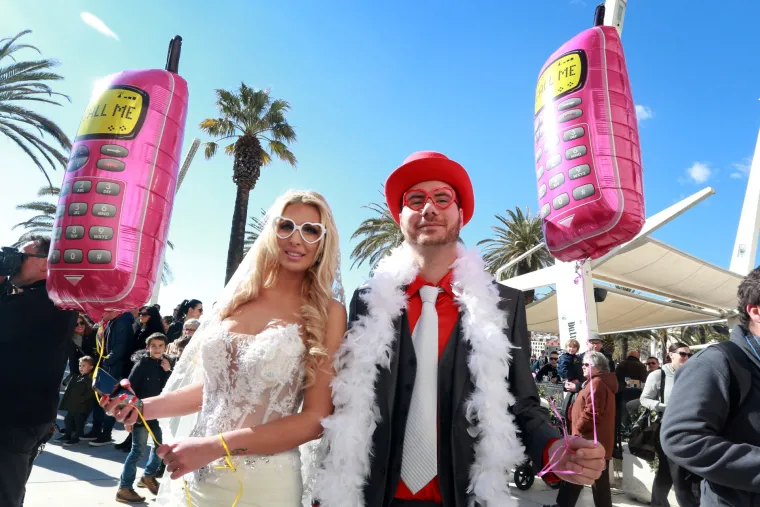 Ljubav Ave Karabatić i Ivana Pernara okrunjena brakom, naravno u sklopu karnevala u Splitu