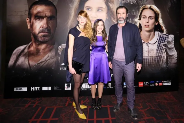 Francuska nogometna legenda Eric Cantona je uživao na premijeri filma Anka u Zagrebu.