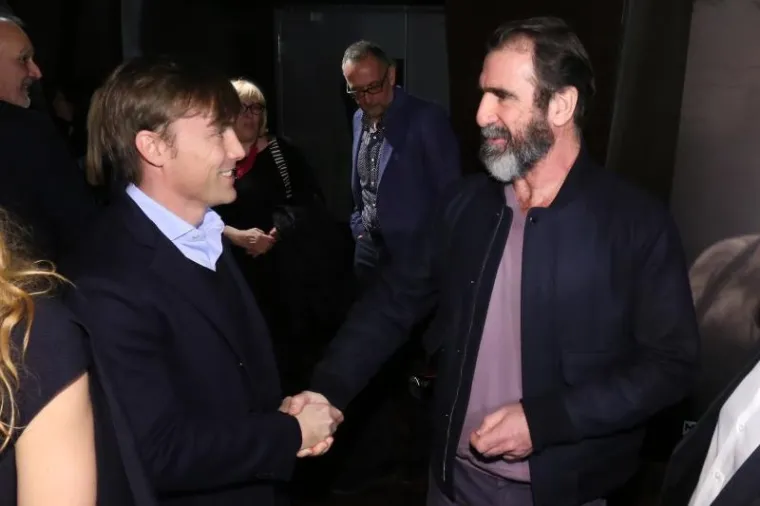 Biv&scaron;i francuski nogometa&scaron; u filmu redatelja Dejana Aćimovića glumi na hrvatskom jeziku.