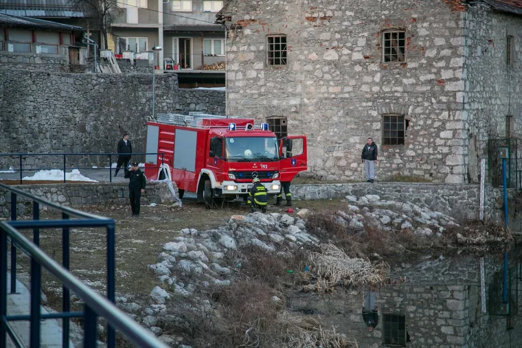 IZ RIJEKE IZVUČEN AUTOMOBIL: Istražuje se je li pronađeno tijelo muškarac nestao u listopadu