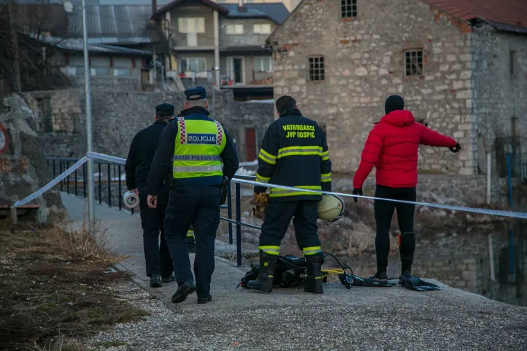 IZ RIJEKE IZVUČEN AUTOMOBIL: Istražuje se je li pronađeno tijelo mu&scaron;karac nestao u listopadu