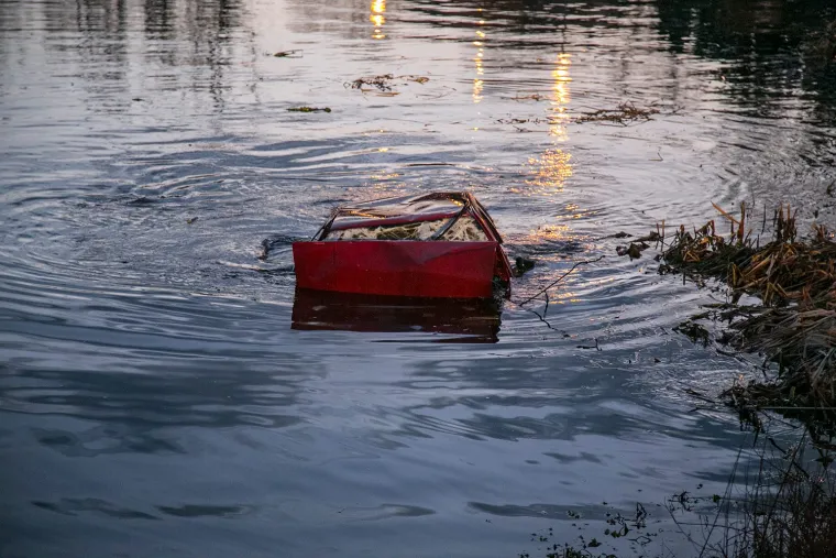 IZ RIJEKE IZVUČEN AUTOMOBIL: Istražuje se je li pronađeno tijelo mu&scaron;karac nestao u listopadu