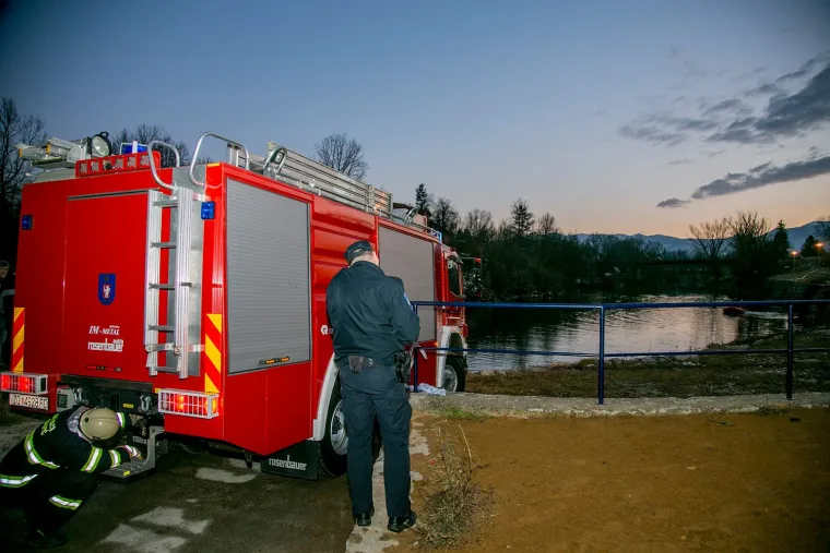 IZ RIJEKE IZVUČEN AUTOMOBIL: Istražuje se je li pronađeno tijelo mu&scaron;karac nestao u listopadu
