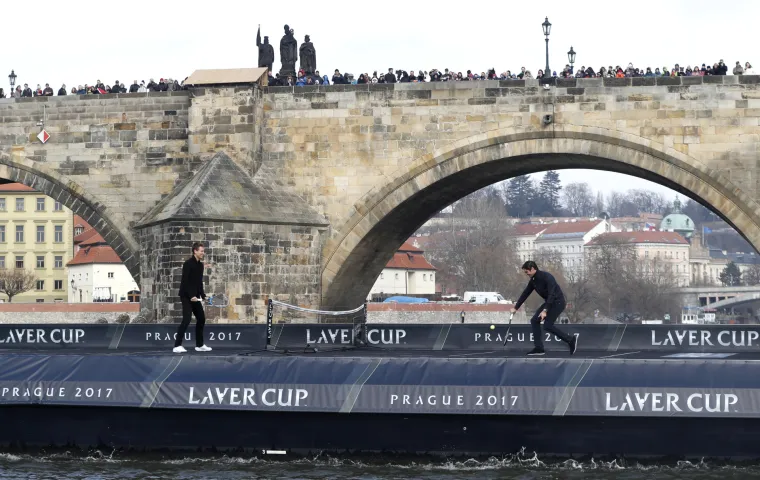 Promovirajući Laver Cup, novo tenisko natjecanje inovativnog formata koje će se održati u rujnu u Pragu, Roger Federer i Tomas Berdych priuštili su obožavateljima tenis na rijeci.