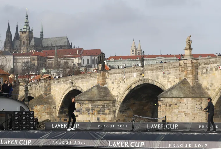 Promovirajući Laver Cup, novo tenisko natjecanje inovativnog formata koje će se održati u rujnu u Pragu, Roger Federer i Tomas Berdych priuštili su obožavateljima tenis na rijeci.
