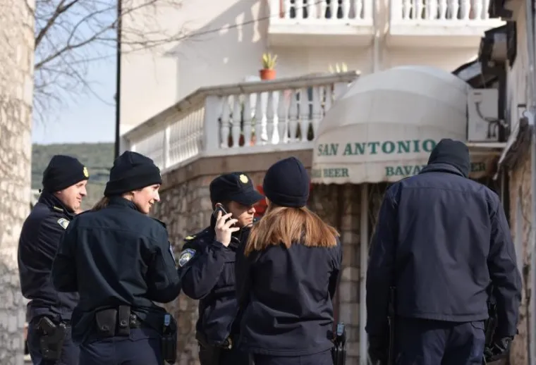 DRAMA U TRIBUNJU: Biv&scaron;a žena Mi&scaron;e Kovača se s partnerom zaključala u restoran