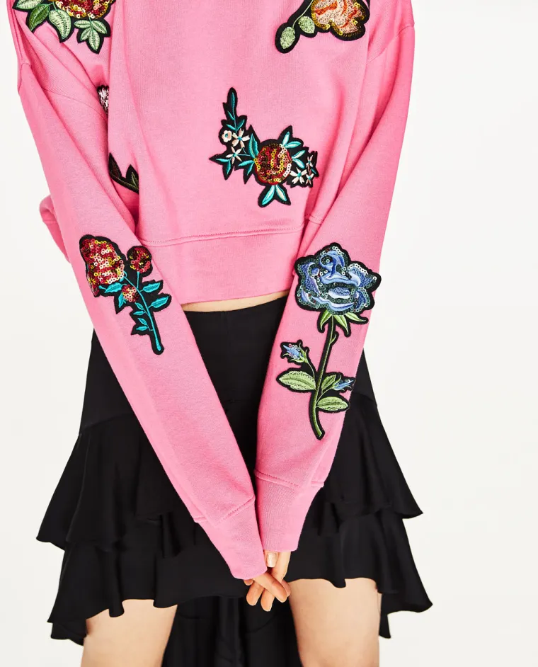 Sweater majica s dugim rukavima i zakrpama, 229,90 kuna