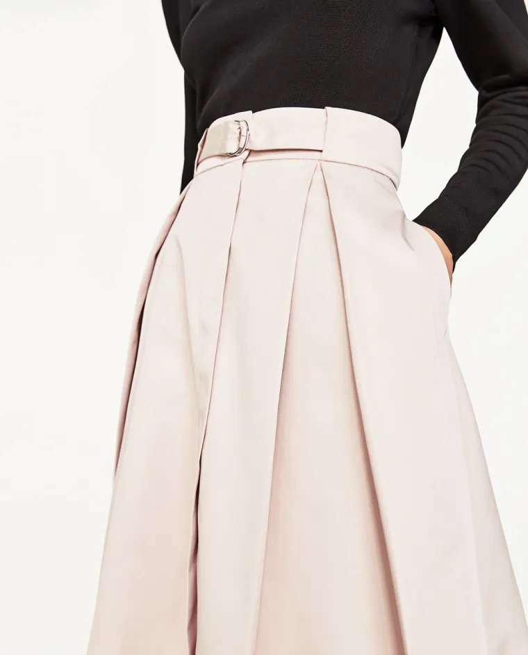 Satenska suknja s faldama i pojasom, 229,90 kuna