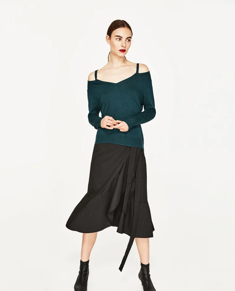 Džemper s v izrezom i izrezima, 149,90 kuna