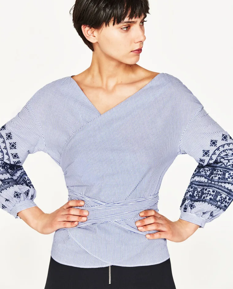 Prugasta bluza na preklop s izvezenim rukavima, 229,90 kuna