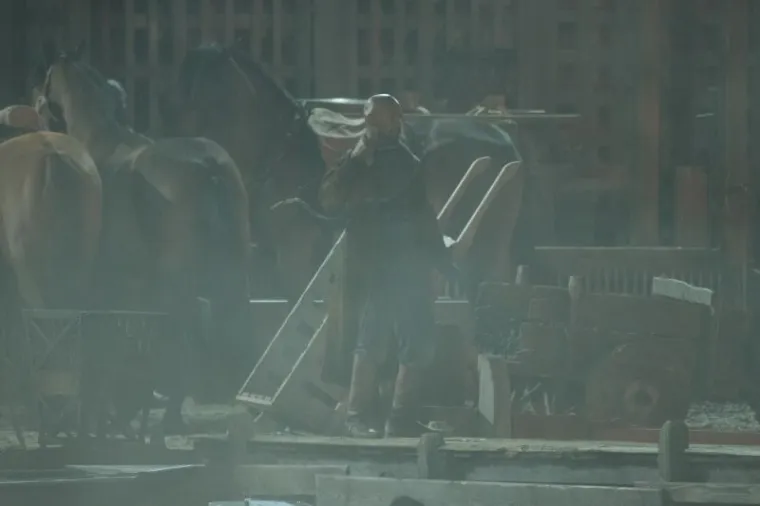 FOTOGRAFIJE SA SNIMANJA ROBINA HOODA: Dok Jamie Foxx snima scene na obali, njegov dvojnik sigurno ne uživa kao on. Pogledajte...