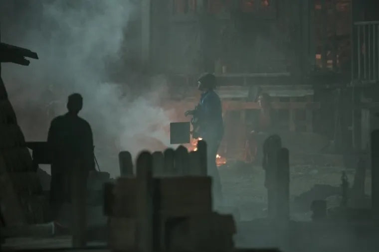 FOTOGRAFIJE SA SNIMANJA ROBINA HOODA: Dok Jamie Foxx snima scene na obali, njegov dvojnik sigurno ne uživa kao on. Pogledajte...