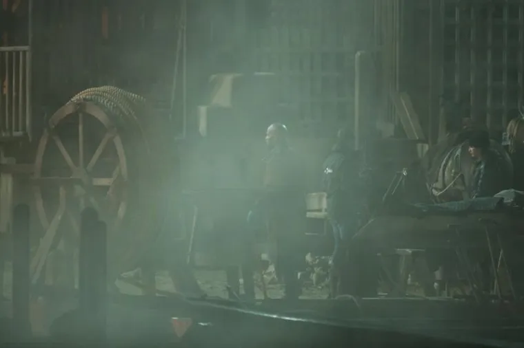 FOTOGRAFIJE SA SNIMANJA ROBINA HOODA: Dok Jamie Foxx snima scene na obali, njegov dvojnik sigurno ne uživa kao on. Pogledajte...