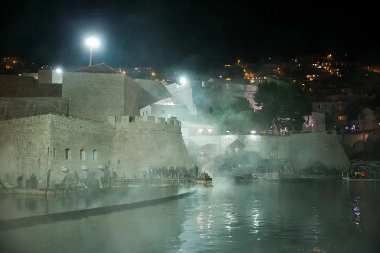 FOTOGRAFIJE SA SNIMANJA ROBINA HOODA: Dok Jamie Foxx snima scene na obali, njegov dvojnik sigurno ne uživa kao on. Pogledajte...