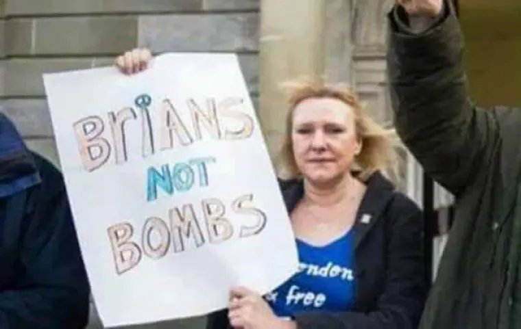 MISLE DA SU FACE: Imaju bombastične objave, a svi im se smiju iza leđa, neki i u lice