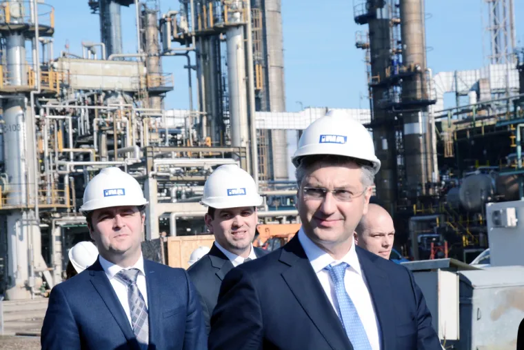Plenković u obilasku rafinerije Sisak