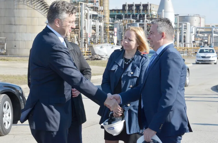 Plenković u obilasku rafinerije Sisak