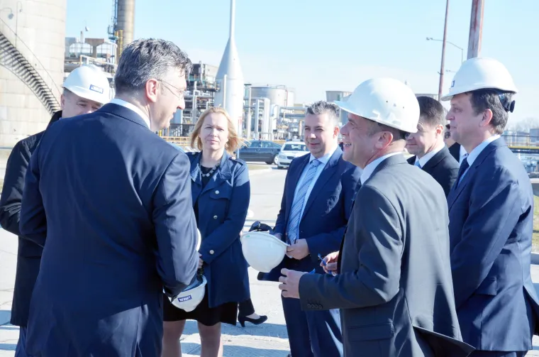 Plenković u obilasku rafinerije Sisak