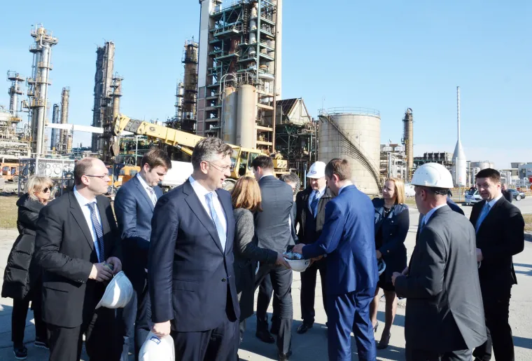 Plenković u obilasku rafinerije Sisak
