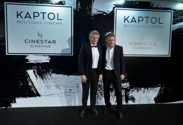 ZAGREB DOBIO NOVO KINO, NA OTVORENJE DO&Scaron;LE RIJEKE POZNATIH: Atraktivna glumica privukla pozornost zanimljivom haljinom