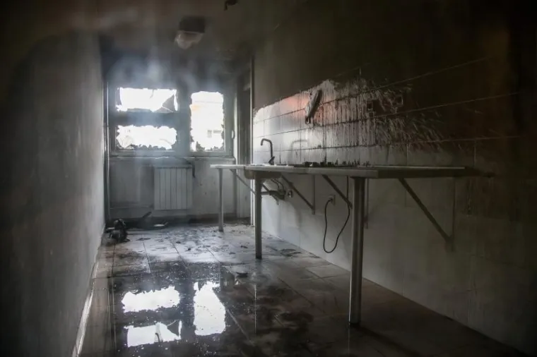 FOTOGRAFIJE UNUTRA&Scaron;NJOSTI STUDENTSKOG DOMA: Neke od soba sada su zgari&scaron;te...