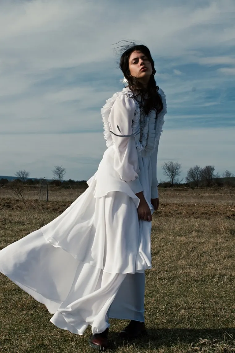 Promi&scaron;ljanje dizajnerice u svakoj novoj kolekciji nije samo povr&scaron;no praćenje trendova nego oslu&scaron;kivanje svih aspekata života jedne žene, umjetnosti i svega &scaron;to nas okružuje.