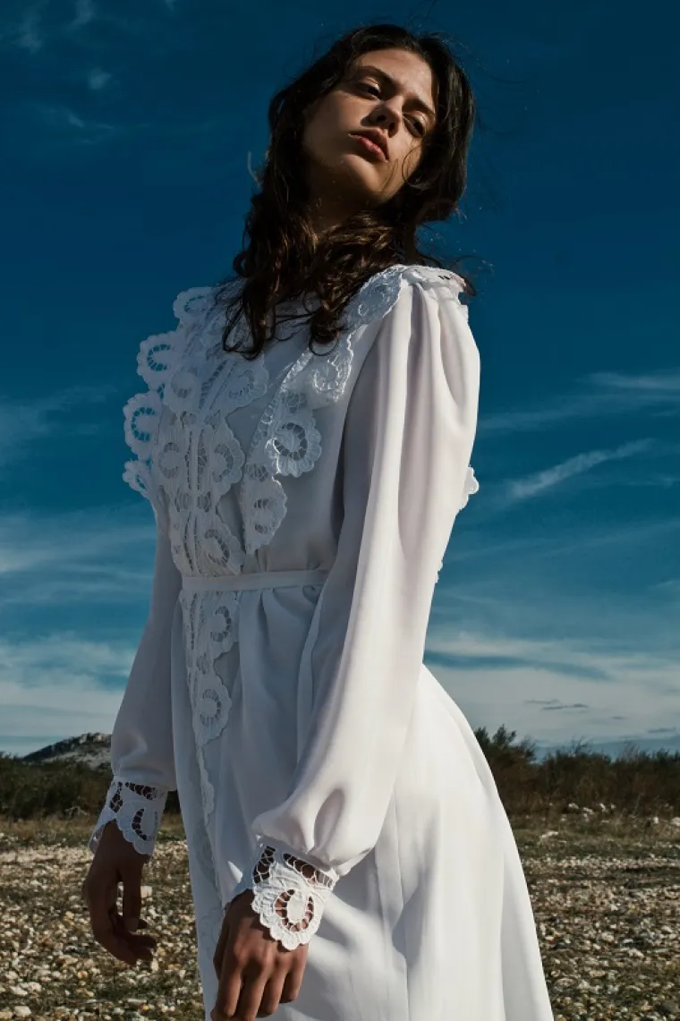 Vje&scaron;to spajanje detalja različitih tekstura  i konstantno istraživanje otvaraju mogućnost da dizajnerica svoju viziju modela pretoči u stvarnost.