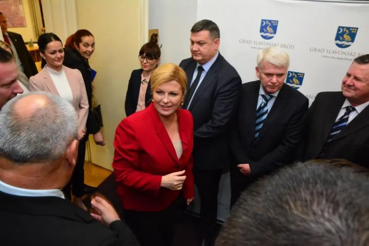 SLAVONSKI BROD: Predsjednica Grabar-Kitarović o rješavanju onečišćenja zraka