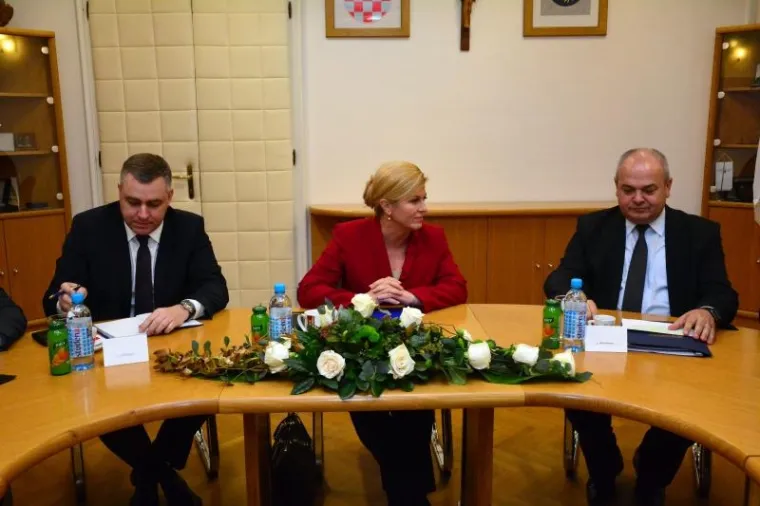 SLAVONSKI BROD: Predsjednica Grabar-Kitarović o rješavanju onečišćenja zraka