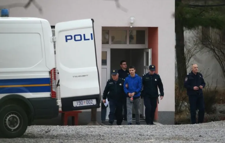 19-godišnjak je nožem izbo bivšu djevojku do smrti