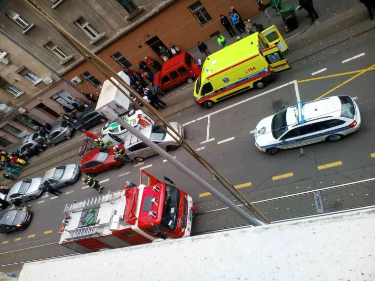 PROMETNI KOLAPS: Zbog teške prometne nesreće u zagrebačkoj Tratinskoj ulici obustavljen promet