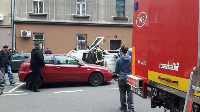 PROMETNI KOLAPS: Zbog teške prometne nesreće u zagrebačkoj Tratinskoj ulici obustavljen promet