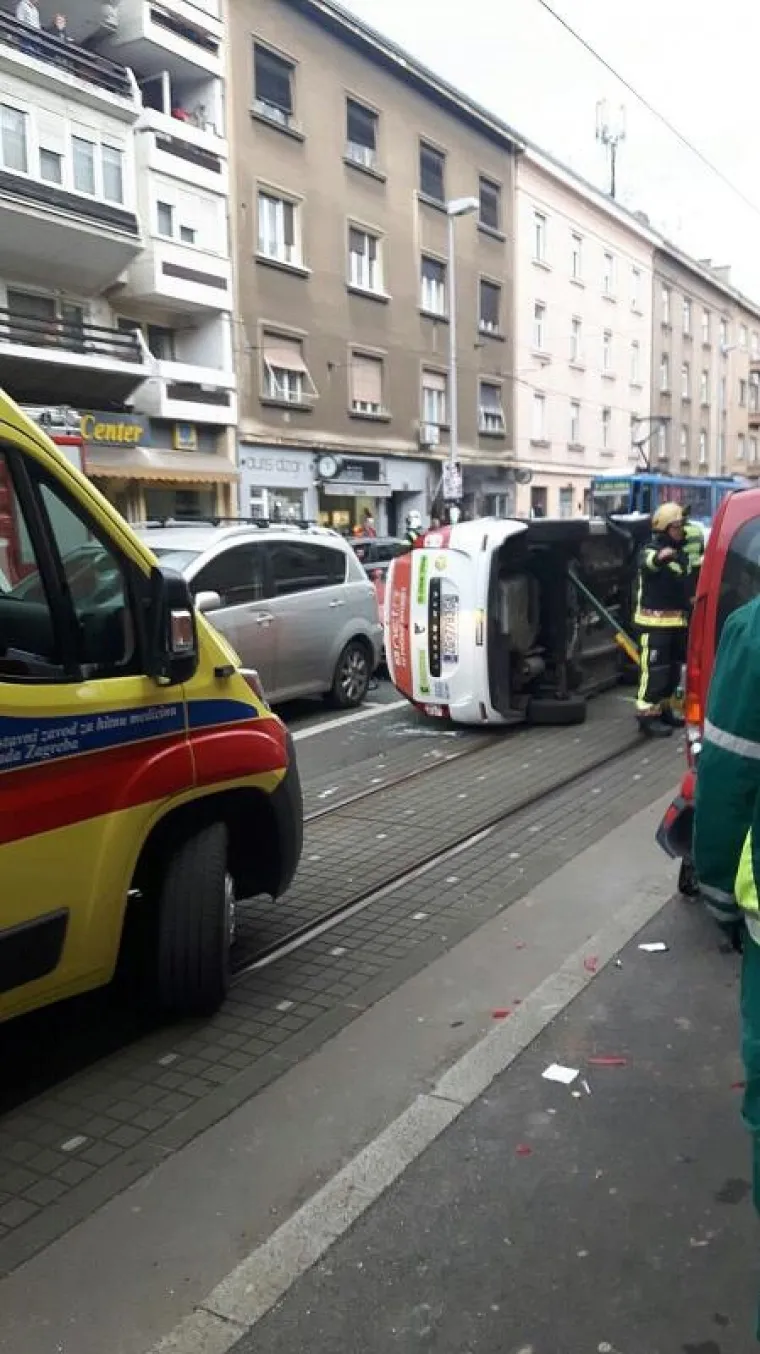 PROMETNI KOLAPS: Zbog teške prometne nesreće u zagrebačkoj Tratinskoj ulici obustavljen promet