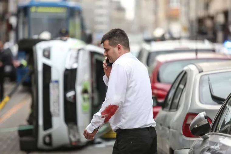 PROMETNI KOLAPS: Zbog te&scaron;ke prometne nesreće u zagrebačkoj Tratinskoj ulici obustavljen promet
