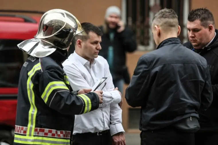 PROMETNI KOLAPS: Zbog te&scaron;ke prometne nesreće u zagrebačkoj Tratinskoj ulici obustavljen promet