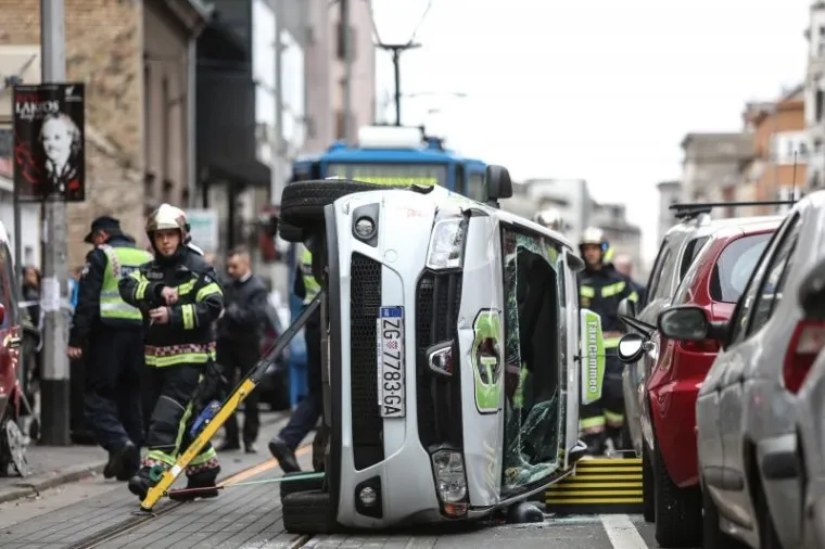 PROMETNI KOLAPS: Zbog te&scaron;ke prometne nesreće u zagrebačkoj Tratinskoj ulici obustavljen promet